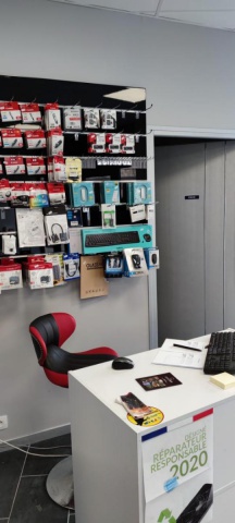Autre photo illustrant l'affaire réf. 52AH13845, Magasin de vente et réparation téléphonie et informatique