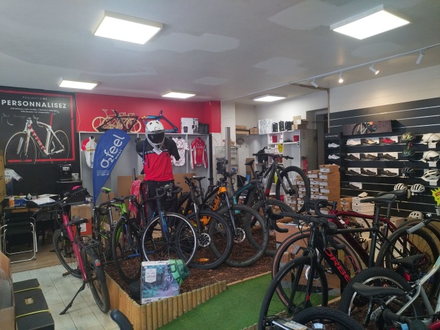 Photo illustrant l'affaire réf. 39AC14962, Magasin de sport cycles