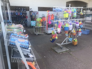 Photo illustrant l'affaire réf. 66XA14317, Articles cadeaux, plage et vêtements d'été